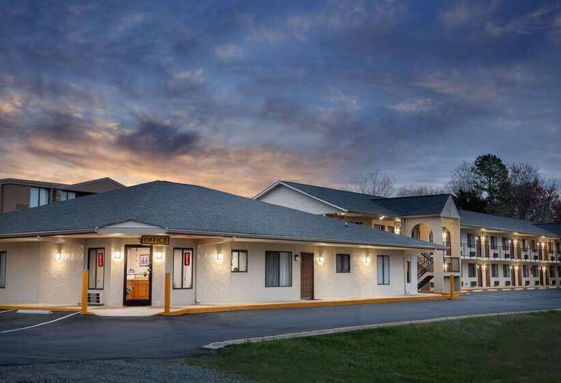 فندق على الطريق Super 8 By Wyndham Burlington Nc