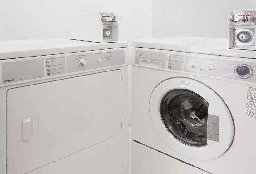 モーテル Super 8 By Wyndham Champaign