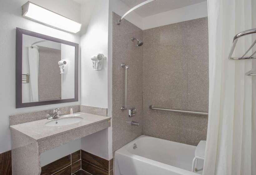 モーテル Super 8 By Wyndham Champaign