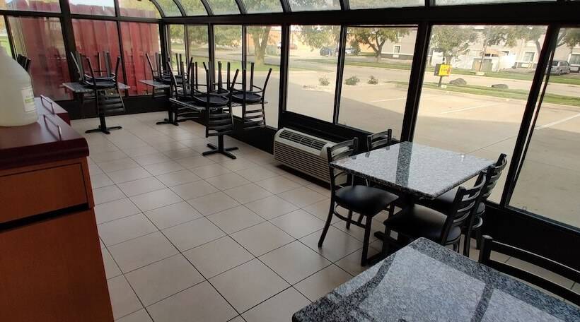 モーテル Super 8 By Wyndham Champaign