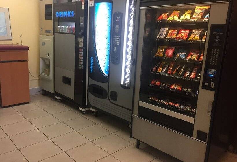 モーテル Super 8 By Wyndham Champaign