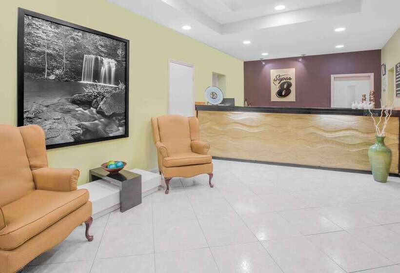 فندق على الطريق Super 8 By Wyndham Clarksville Ar