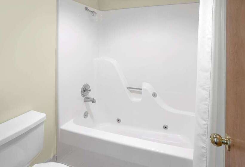 فندق على الطريق Super 8 By Wyndham Clarksville Ar