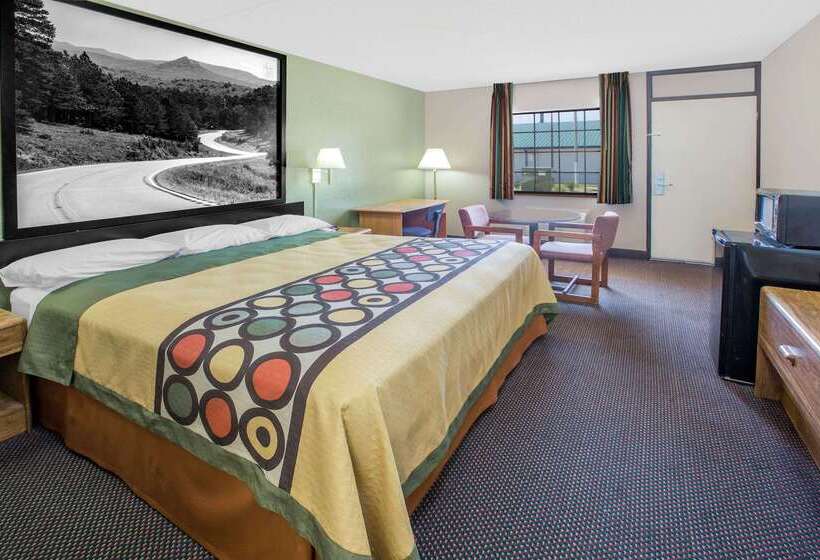 فندق على الطريق Super 8 By Wyndham Clarksville Ar