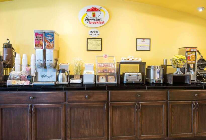 모텔 Super 8 By Wyndham Colby