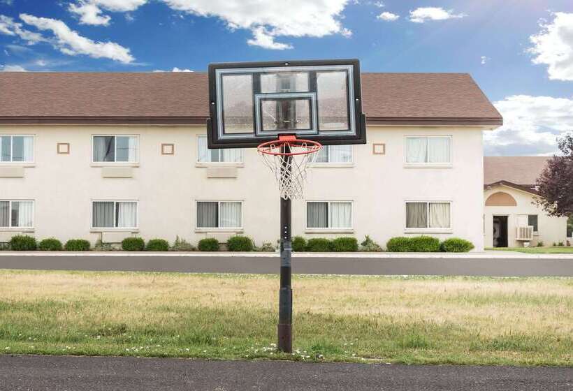 모텔 Super 8 By Wyndham Colby