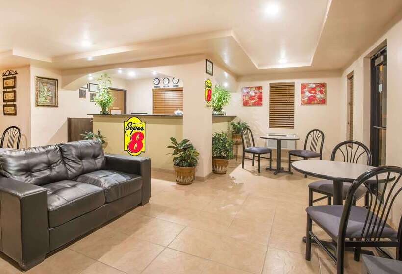 모텔 Super 8 By Wyndham Colby