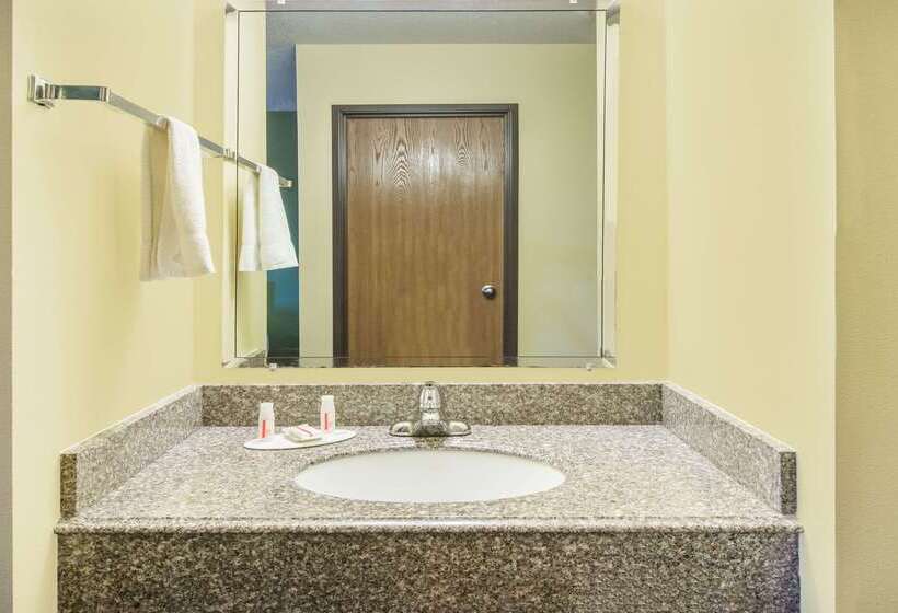 모텔 Super 8 By Wyndham Colby