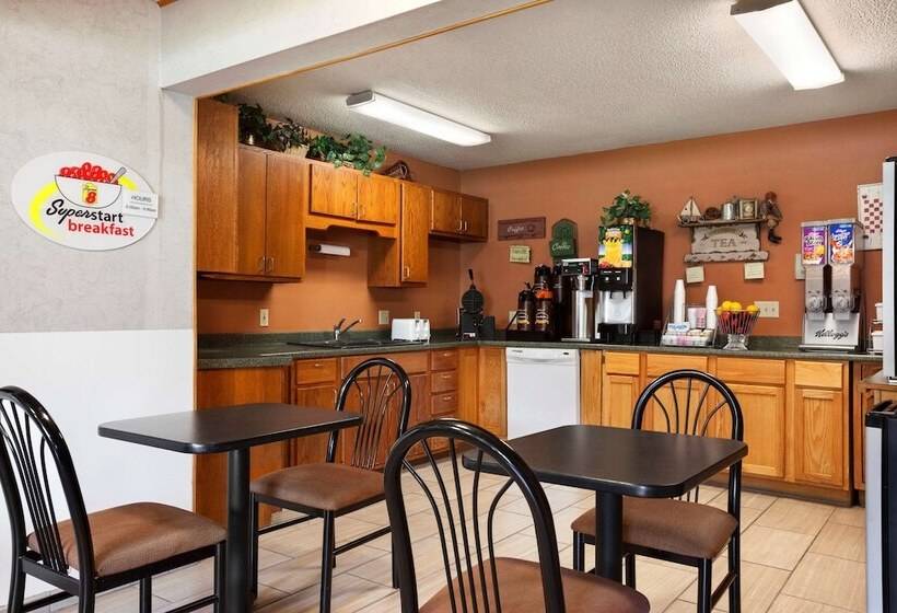 Мотель Super 8 By Wyndham Concordia