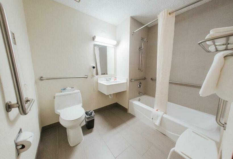 مُتل Super 8 By Wyndham Danbury