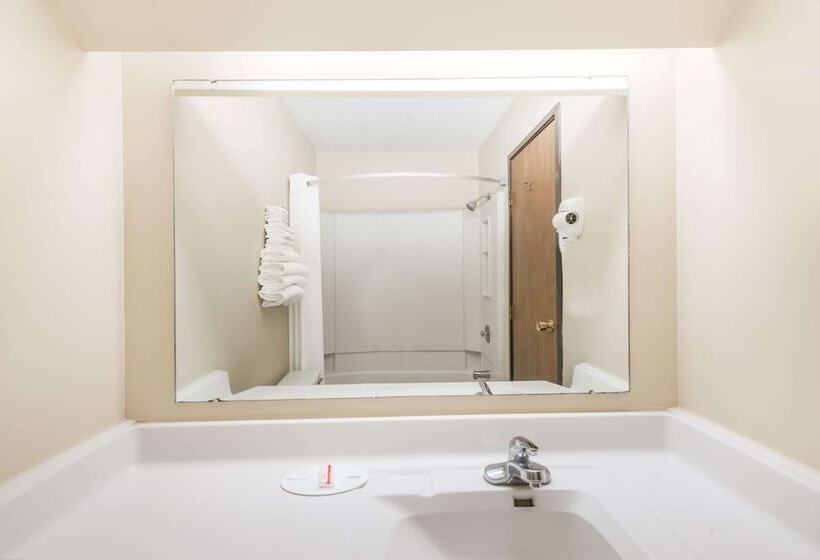 مُتل Super 8 By Wyndham Dodge City