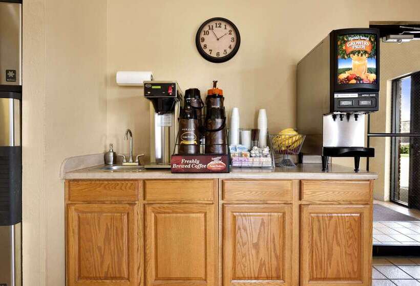 فندق على الطريق Rodeway Inn