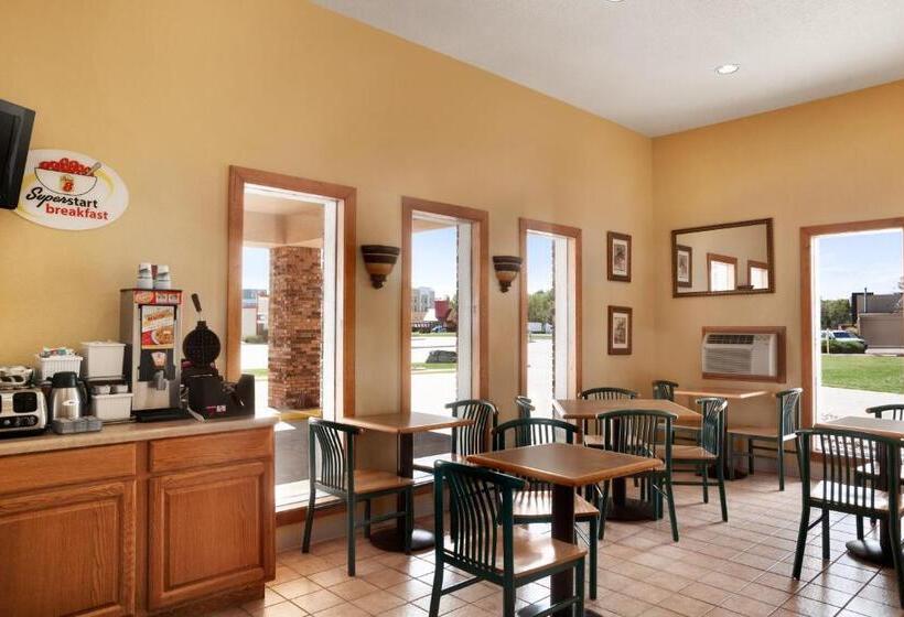 فندق على الطريق Rodeway Inn