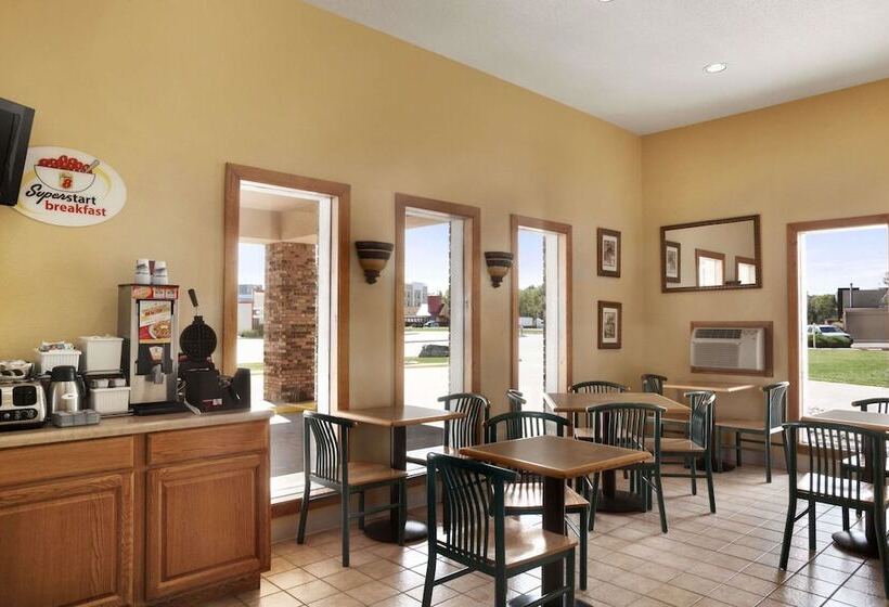 فندق على الطريق Rodeway Inn