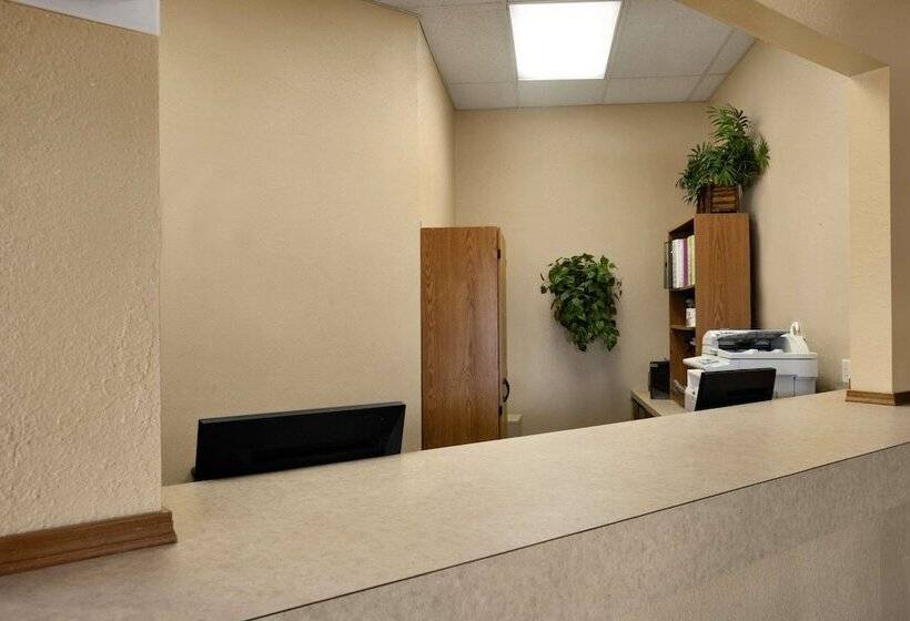 فندق على الطريق Rodeway Inn