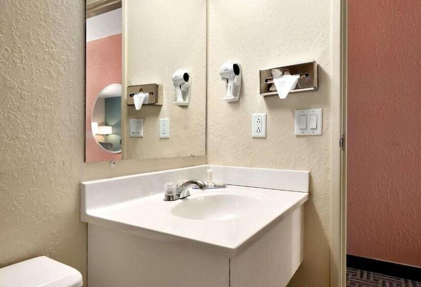 فندق على الطريق Rodeway Inn