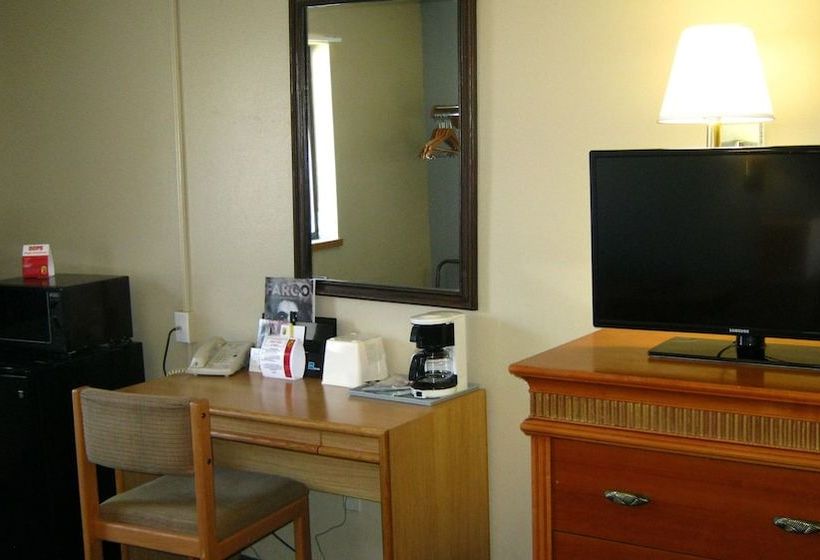 모텔 Super 8 By Wyndham Fargo/i29/west Acres Mall