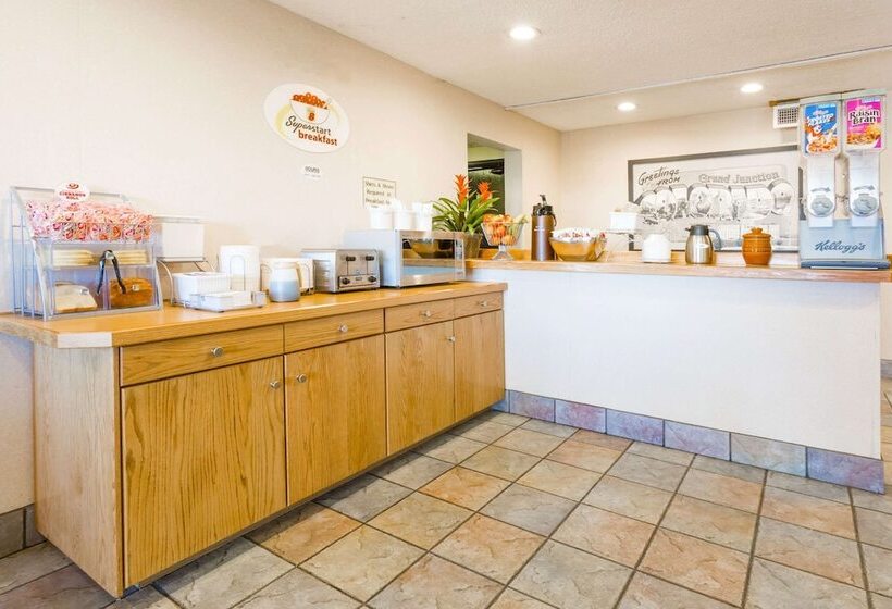 فندق على الطريق Super 8 By Wyndham Grand Junction Colorado