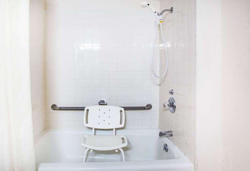 فندق على الطريق Super 8 By Wyndham Hot Springs