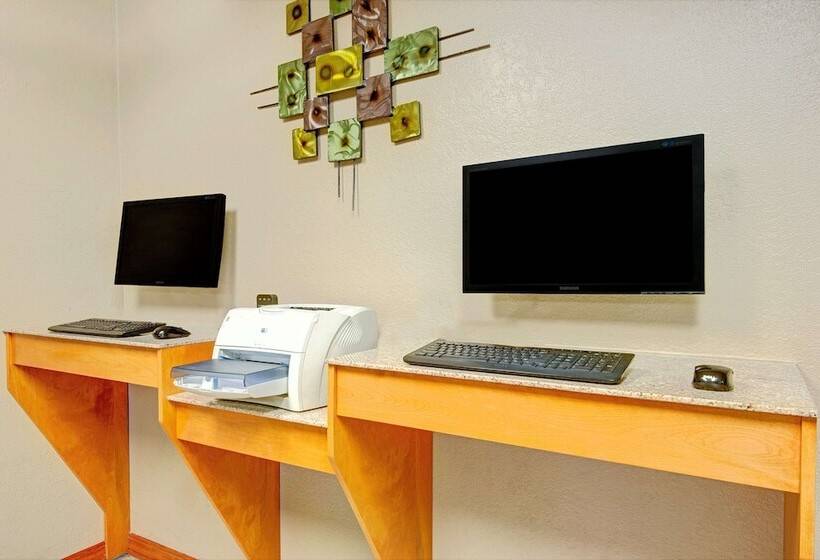 فندق على الطريق Super 8 By Wyndham Independence Kansas City