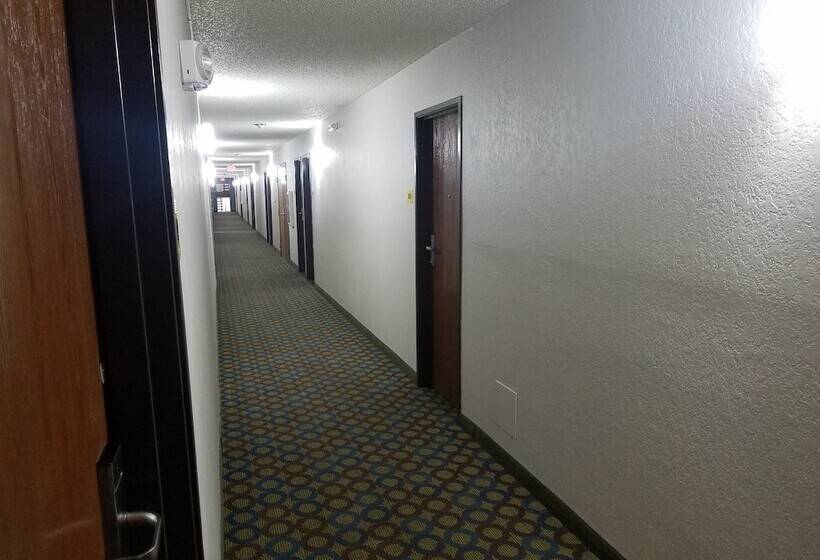 فندق على الطريق Super 8 By Wyndham Independence Kansas City