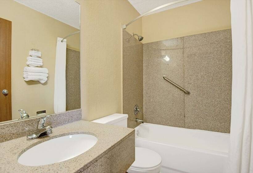 فندق على الطريق Super 8 By Wyndham Independence Kansas City