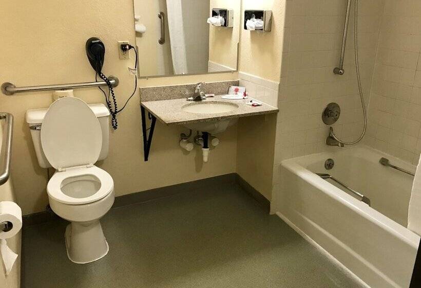 فندق على الطريق Super 8 By Wyndham Independence Kansas City