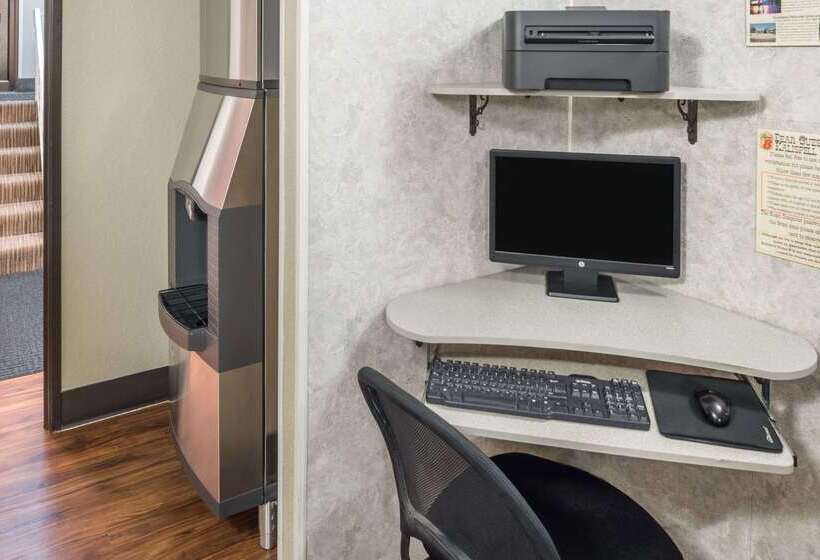 モーテル Super 8 By Wyndham Kalispell Glacier National Park