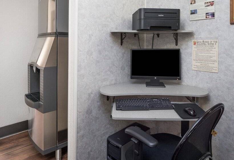 モーテル Super 8 By Wyndham Kalispell Glacier National Park