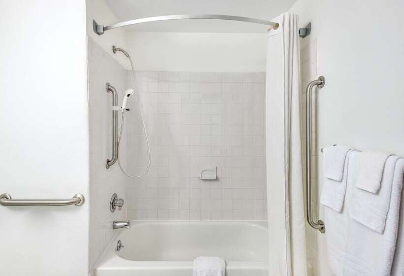 فندق على الطريق Super 8 By Wyndham Kingston