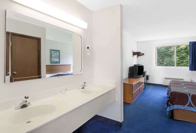 فندق على الطريق Super 8 By Wyndham Kingston