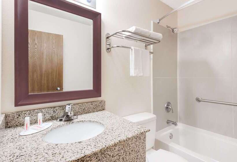 فندق على الطريق Super 8 By Wyndham La Vale/cumberland Area