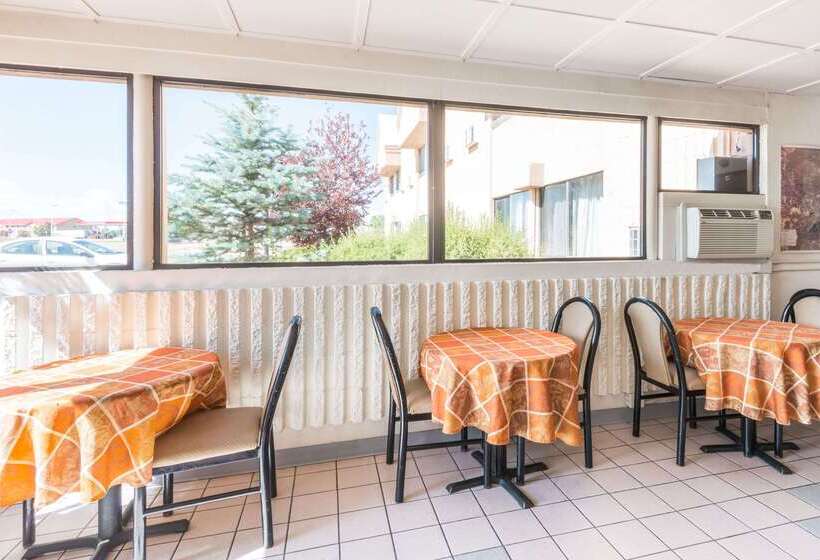 فندق على الطريق Super 8 By Wyndham Laramie