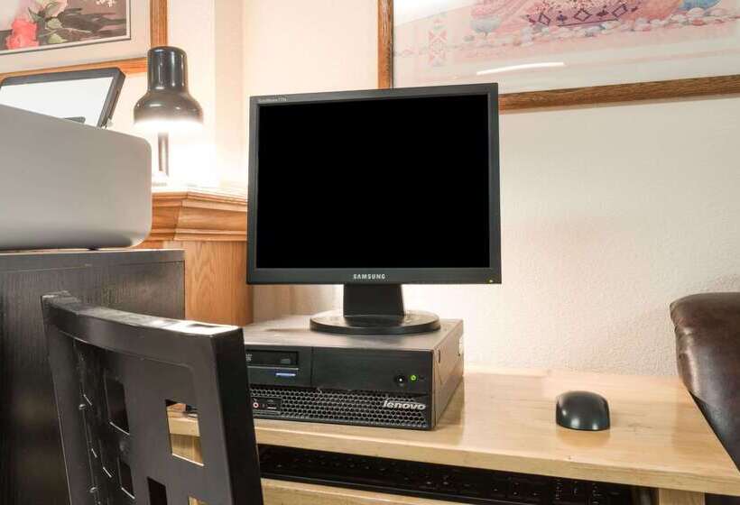 فندق على الطريق Super 8 By Wyndham Laramie