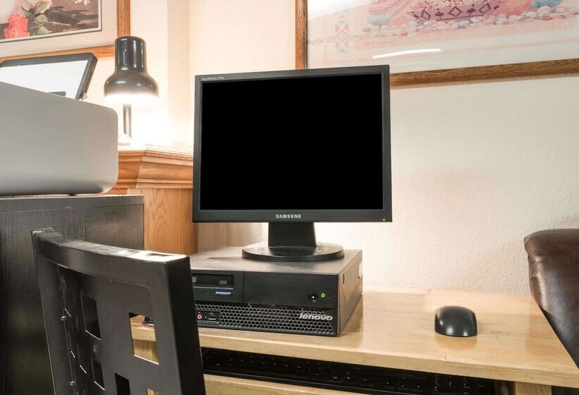 فندق على الطريق Super 8 By Wyndham Laramie