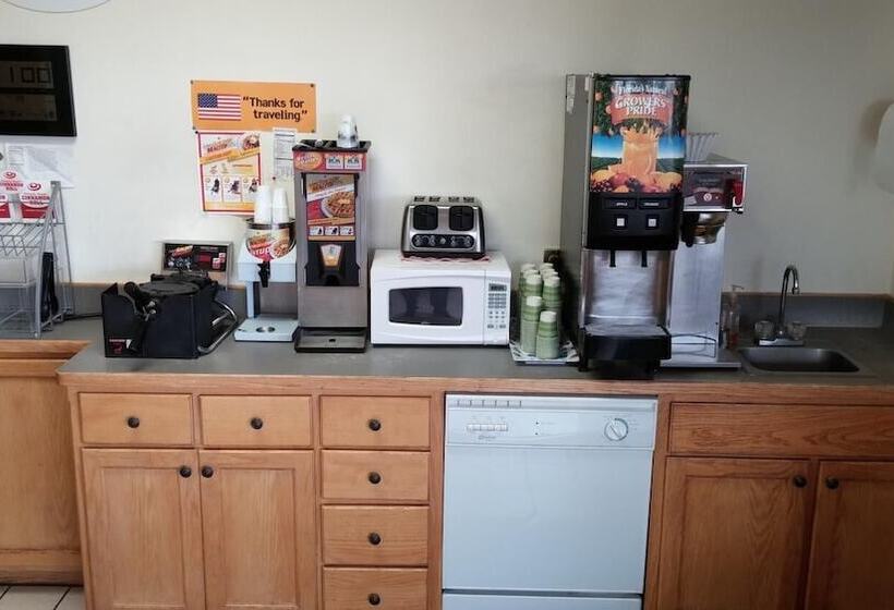 فندق على الطريق Super 8 By Wyndham Laramie