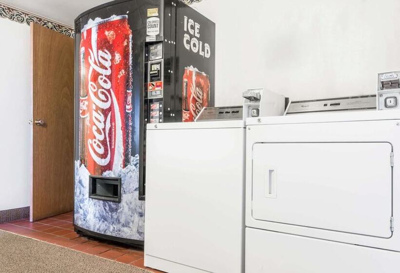 فندق على الطريق Super 8 By Wyndham Laramie