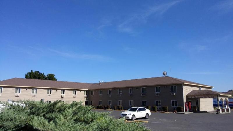 فندق على الطريق Super 8 By Wyndham Lewiston