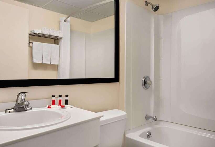 Мотель Super 8 By Wyndham Liverpool/syracuse North Airport