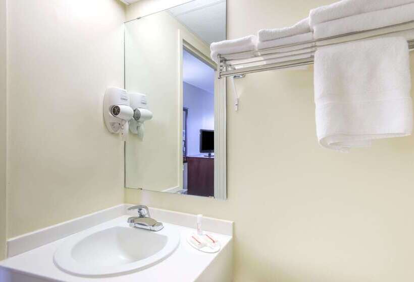 Мотель Super 8 By Wyndham Liverpool/syracuse North Airport