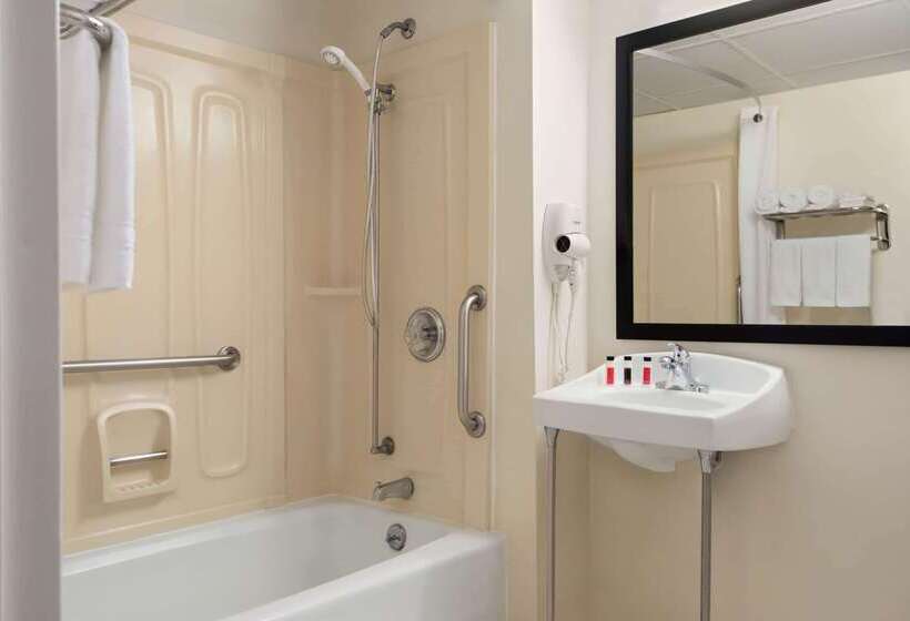 Мотель Super 8 By Wyndham Liverpool/syracuse North Airport