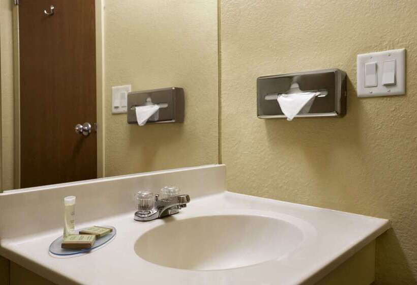 فندق على الطريق Super 8 By Wyndham Marion