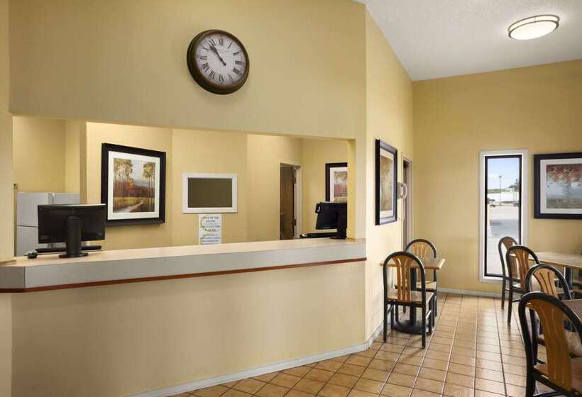 فندق على الطريق Super 8 By Wyndham Marion