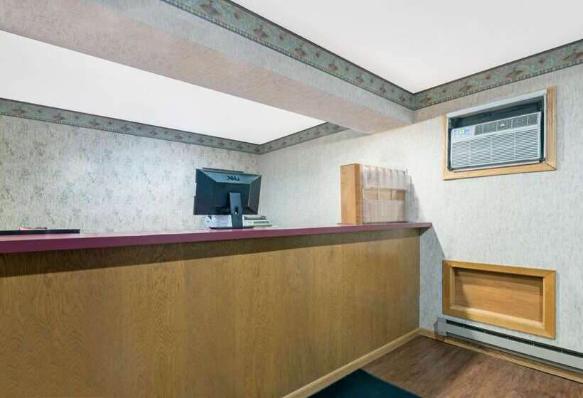 فندق على الطريق Super 8 By Wyndham Milbank Sd