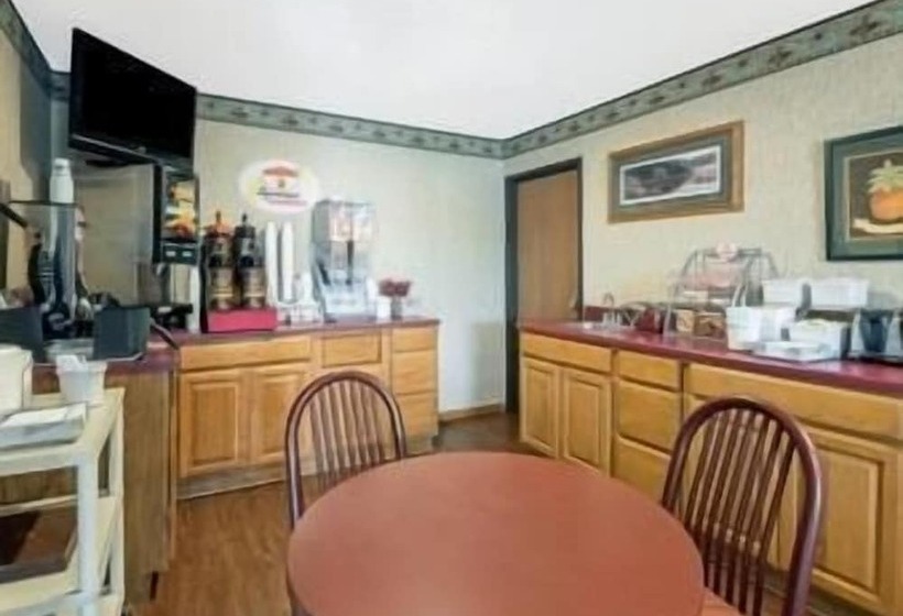 فندق على الطريق Super 8 By Wyndham Milbank Sd