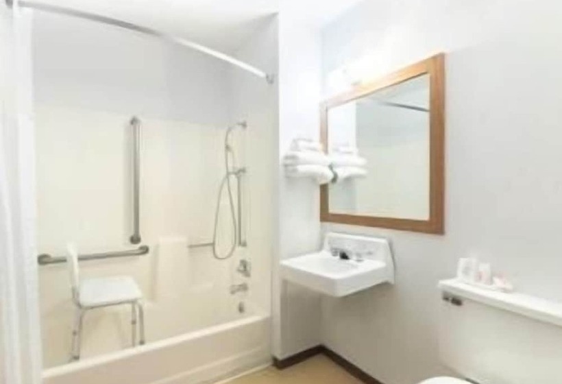 فندق على الطريق Super 8 By Wyndham Milbank Sd