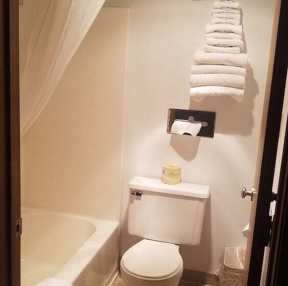 فندق على الطريق Super 8 By Wyndham Milbank Sd