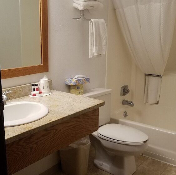 فندق على الطريق Super 8 By Wyndham Milbank Sd