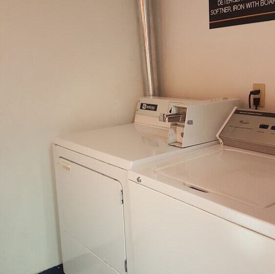 מוטל Super 8 By Wyndham Minot Airport