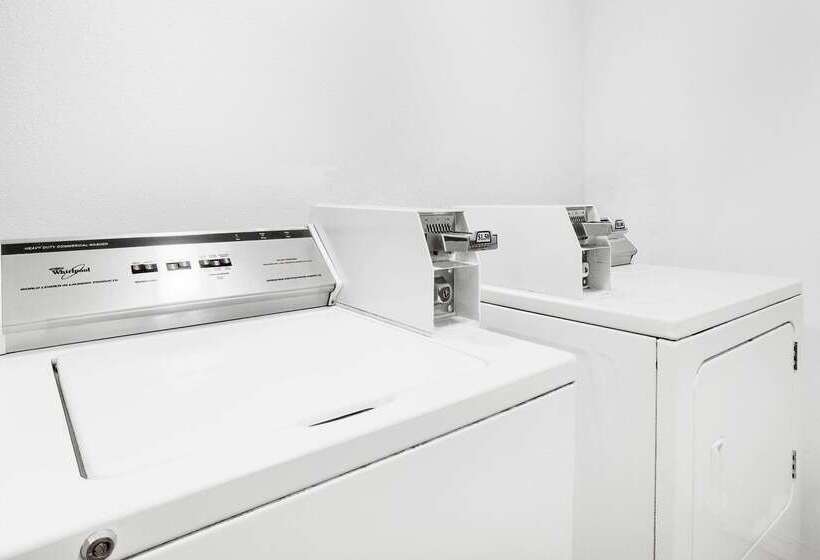 فندق على الطريق Fairbridge Inn & Suites Moscow   Pullman